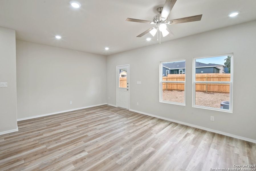 Spacious, unfurnished interior of a new home in , San Antonio (Image 13).