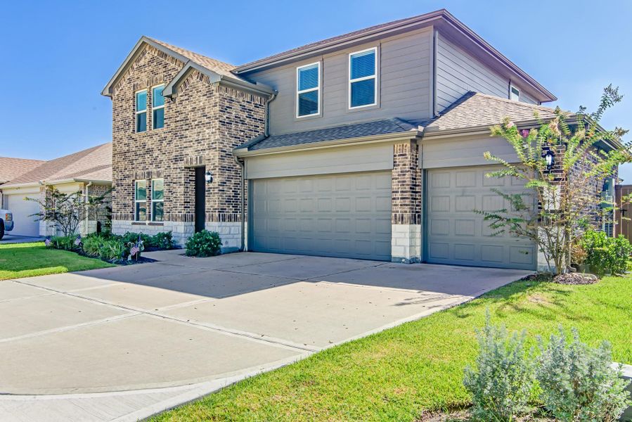 Front exterior of a new home in River Ranch Meadows, Dayton, TX, highlighting curb appeal (Image 24).