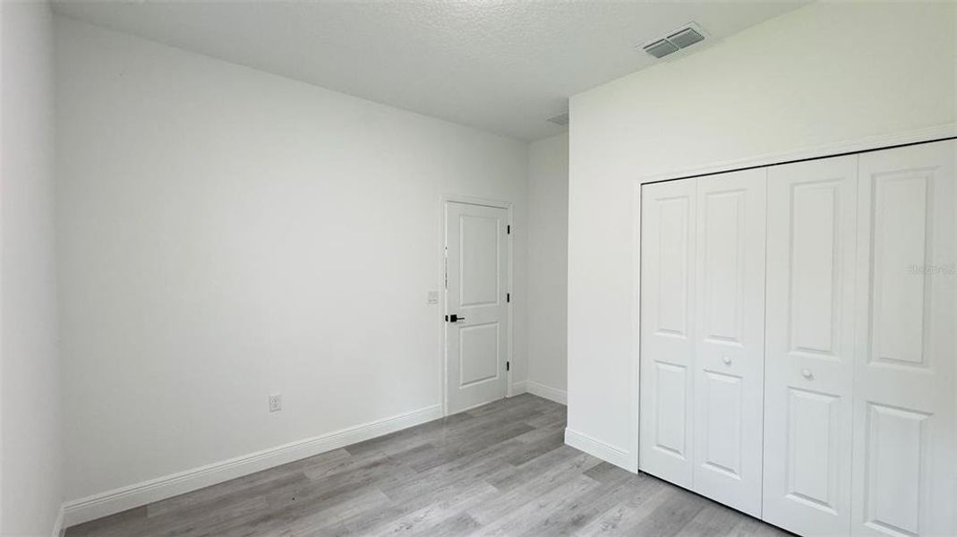 Spacious, unfurnished interior of a new home in , Citrus Springs (Image 22).