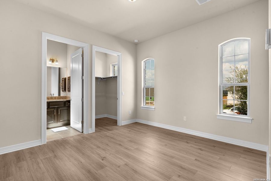 Spacious, unfurnished interior of a new home in Cibolo Crossing, Universal City (Image 32).