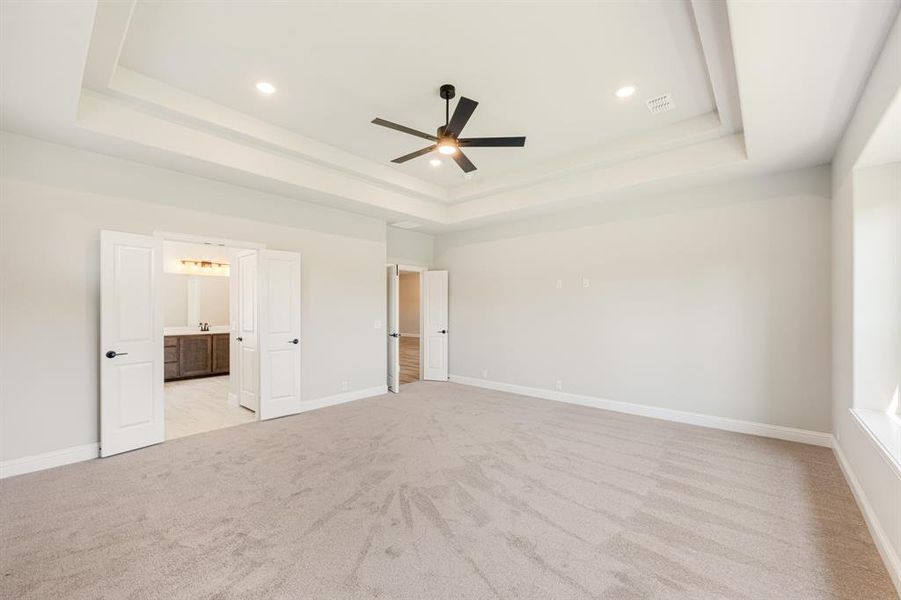 Spacious, unfurnished interior of a new home in Villages of Walnut Grove, Midlothian (Image 26).