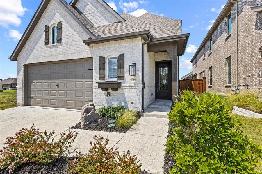 Welcome to 3920 Aqua Lane!