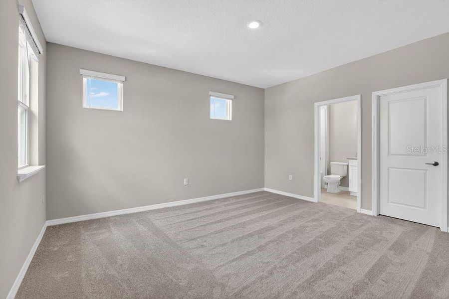 Spacious, unfurnished interior of a new home in Ardisia Park, New Smyrna Beach (Image 22).