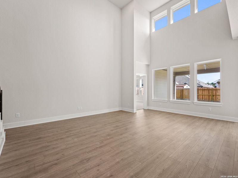 Spacious, unfurnished interior of a new home in Veranda, San Antonio (Image 24).