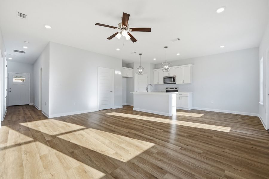 Spacious, unfurnished interior of a new home in McCarthy Estates, Defuniak Springs (Image 29).