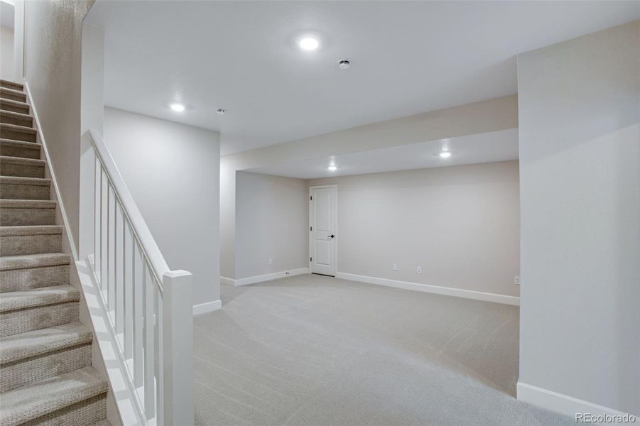 Spacious, unfurnished interior of a new home in Sugar Mill Village, Longmont (Image 18). Spacious, unfurnished interior of a new home in Sugar Mill Village, Longmont (Image 18).