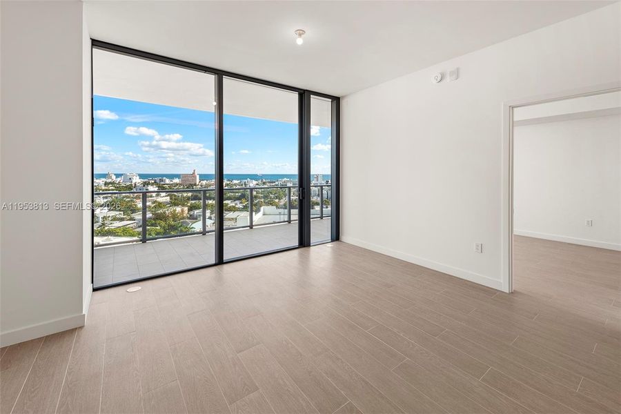 Spacious, unfurnished interior of a new home in Five Park, Miami Beach (Image 11).
