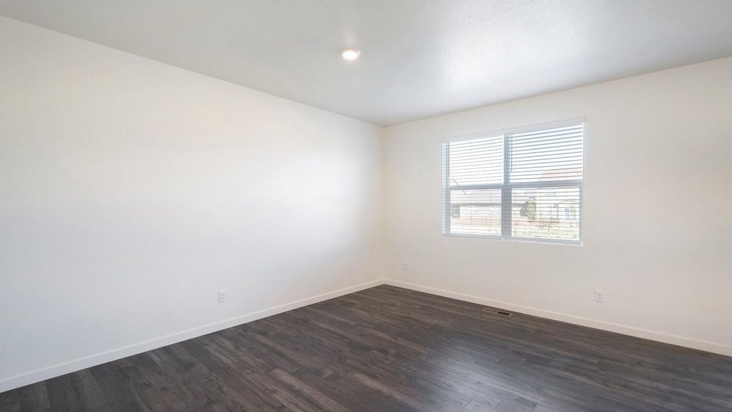 Spacious, unfurnished interior of a new home in Westgate, Greeley (Image 14).