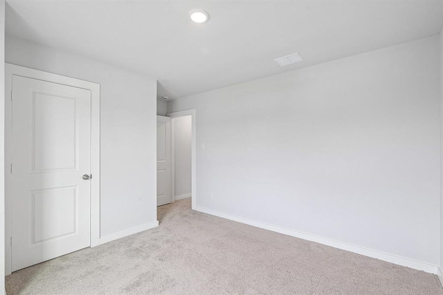 Spacious, unfurnished interior of a new home in Overland Grove, Forney (Image 16).