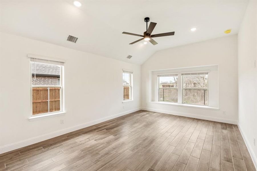 Spacious, unfurnished interior of a new home in Sonoma Verde, Rockwall (Image 28).