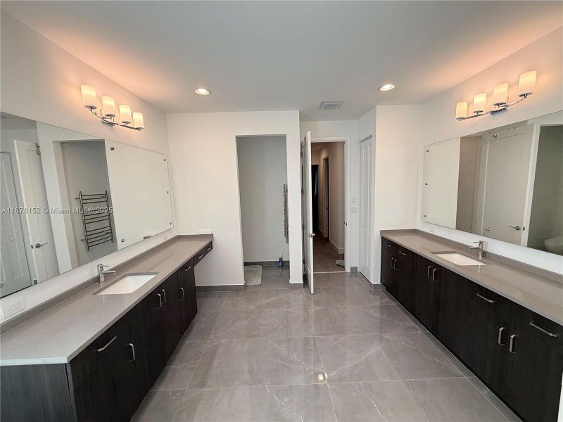 Master Bathroom Master Bathroom