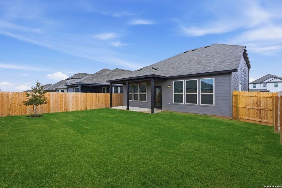 Exterior details and patio area of a home in Horizon Ridge, San Antonio (Image 2).