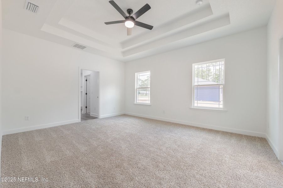 Spacious, unfurnished interior of a new home in , Middleburg (Image 30).