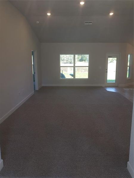 Spacious, unfurnished interior of a new home in Spring Hill, Spring Hill (Image 8).