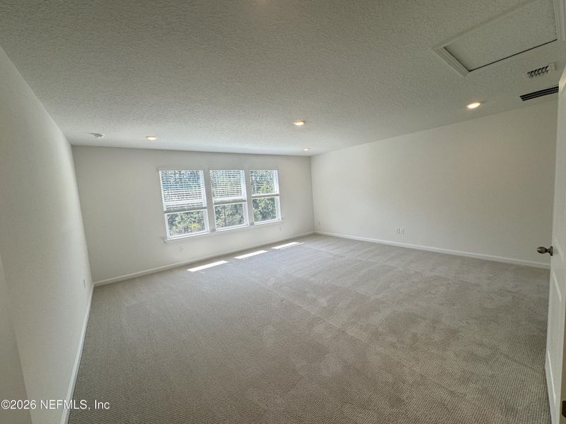 Spacious, unfurnished interior of a new home in Hyland Trail, Green Cove Springs (Image 37).