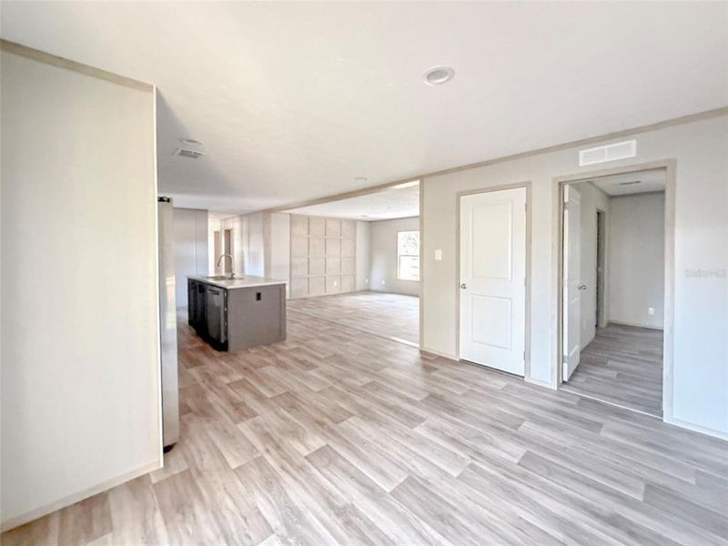 Spacious, unfurnished interior of a new home in , Polk City (Image 9).