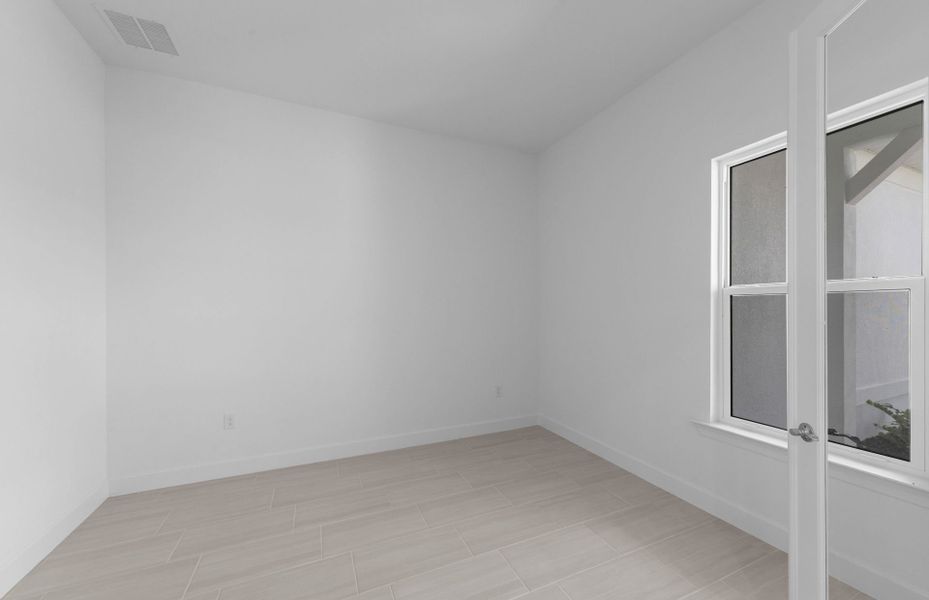 Spacious, unfurnished interior of a new home in TerraWalk at Babcock Ranch, Alva (Image 14).