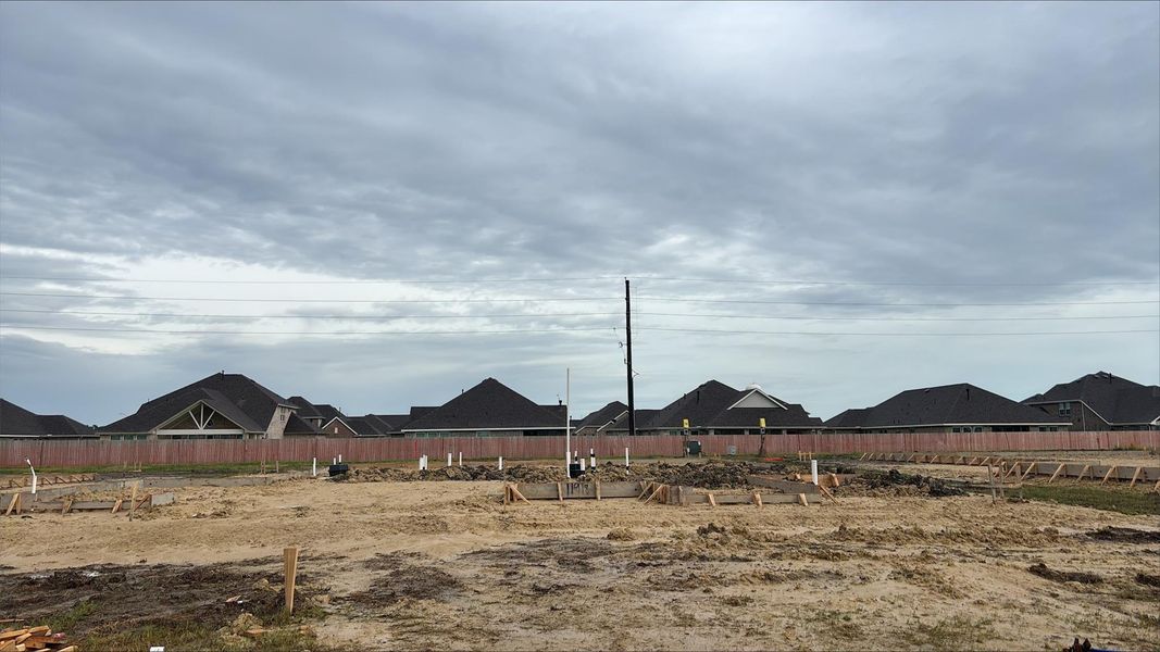 Site preparation for new homesites in Grand Oaks, Mont Belvieu (Image 4).