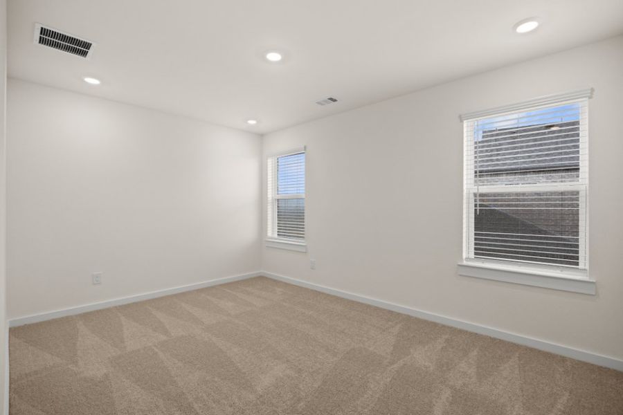 Spacious, unfurnished interior of a new home in Creekhaven, Rosharon (Image 32).