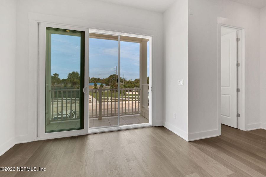 Spacious, unfurnished interior of a new home in , Jacksonville Beach (Image 33).