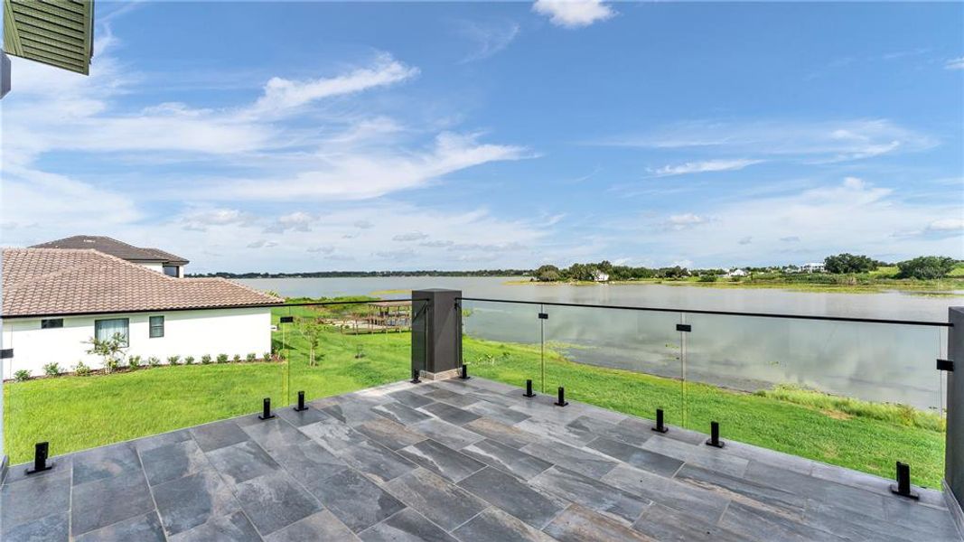 Exterior details and patio area of a home in , Lake Alfred (Image 34).