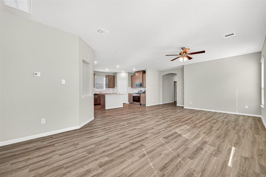 Spacious, unfurnished interior of a new home in Sunterra, Katy (Image 34).
