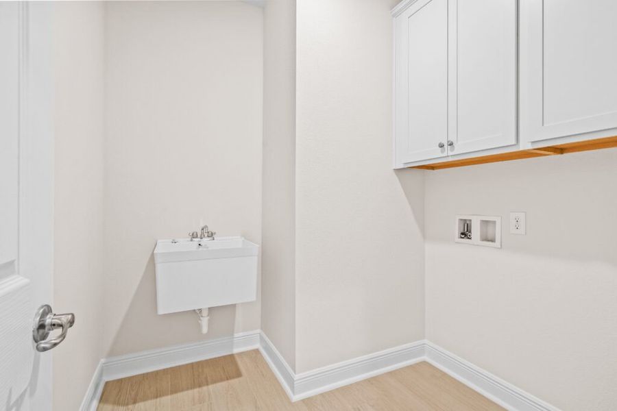 Spacious, unfurnished interior of a new home in Windswept Estates, Freeport (Image 20).