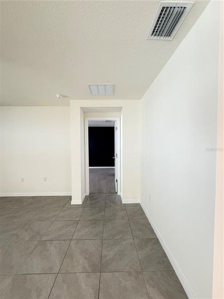 Spacious, unfurnished interior of a new home in Deer Path, Ocala (Image 36).