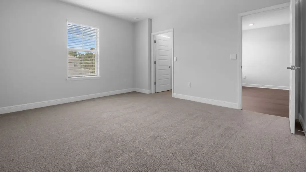 Spacious, unfurnished interior of a new home in Waterleigh, Winter Garden (Image 16).