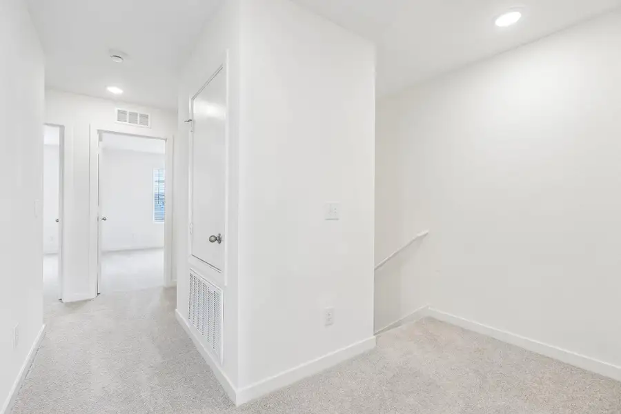 Spacious, unfurnished interior of a new home in Pinckney Place, North Charleston (Image 12).
