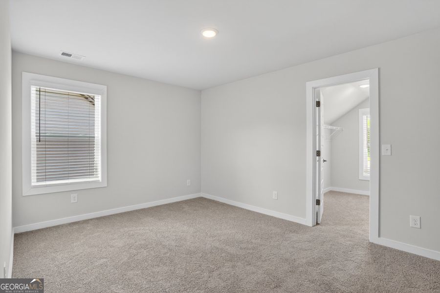 Spacious, unfurnished interior of a new home in The Fairways at Mirror Lake, Villa Rica (Image 52).