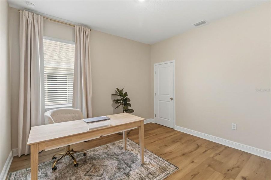Furnished interior view inside a new home in , Clermont (Image 35).