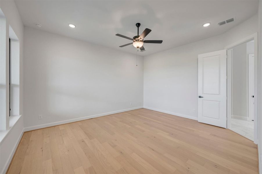Spacious, unfurnished interior of a new home in , Richmond (Image 26).
