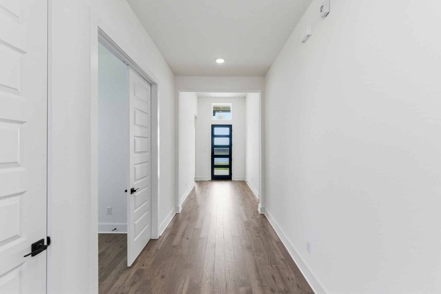 Spacious, unfurnished interior of a new home in Sienna Lakes, San Antonio (Image 17). Spacious, unfurnished interior of a new home in Sienna Lakes, San Antonio (Image 17).