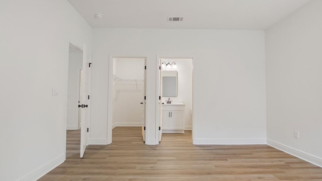 Spacious, unfurnished interior of a new home in Owl's Head Farms, Freeport (Image 35).