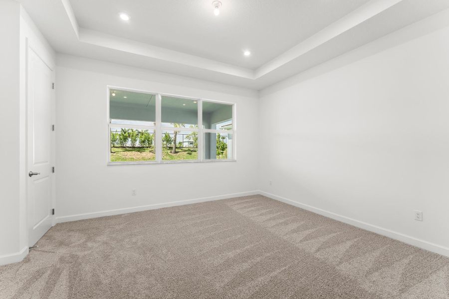 Spacious, unfurnished interior of a new home in Tradition - Telaro, Port St. Lucie (Image 9).