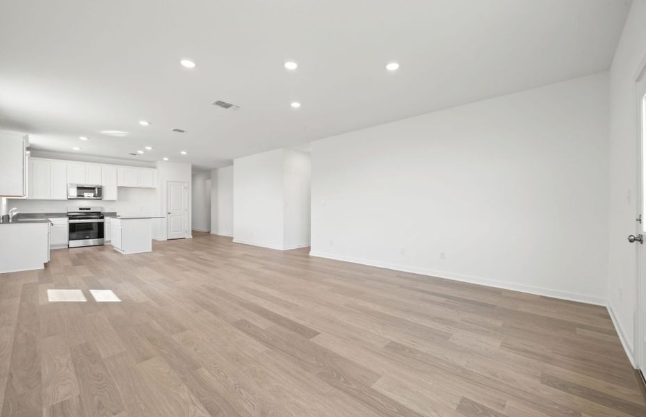 Spacious, unfurnished interior of a new home in Alto, San Marcos (Image 15).