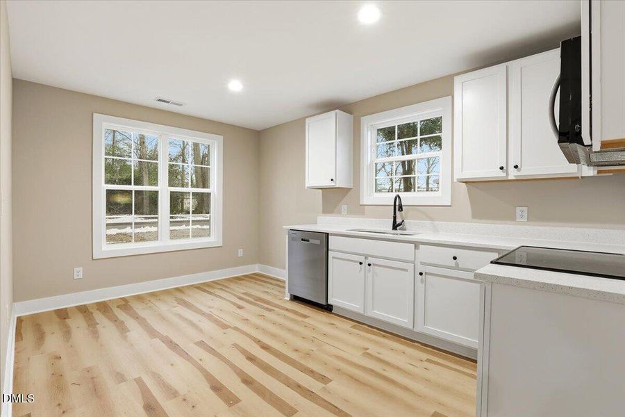 11-404 W James St-11