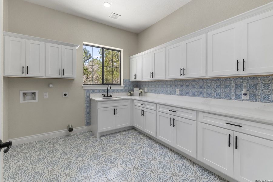 Furnished interior view inside a new home in , New Braunfels (Image 6).