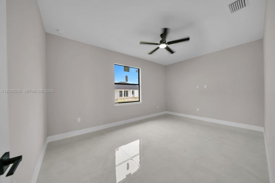 Spacious, unfurnished interior of a new home in , Lehigh Acres (Image 28).