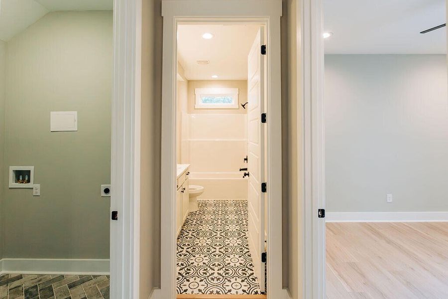 Spacious, unfurnished interior of a new home in , Walterboro (Image 21).