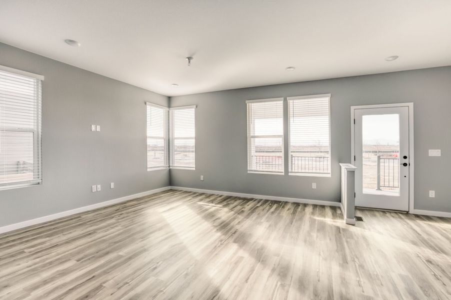 Spacious, unfurnished interior of a new home in Barefoot, Firestone (Image 4).