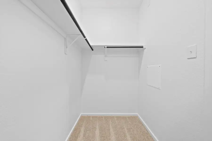 Spacious, unfurnished interior of a new home in Laurel Landing, Alvin (Image 25).