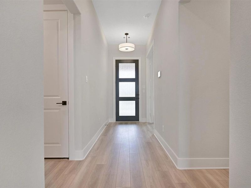 Spacious, unfurnished interior of a new home in Lago Mar, Texas City (Image 19).