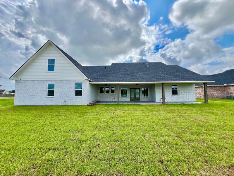 Exterior details and patio area of a home in , Angleton (Image 22).