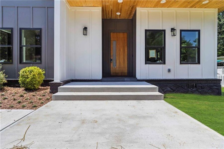 Exterior details and patio area of a home in , Decatur (Image 4).