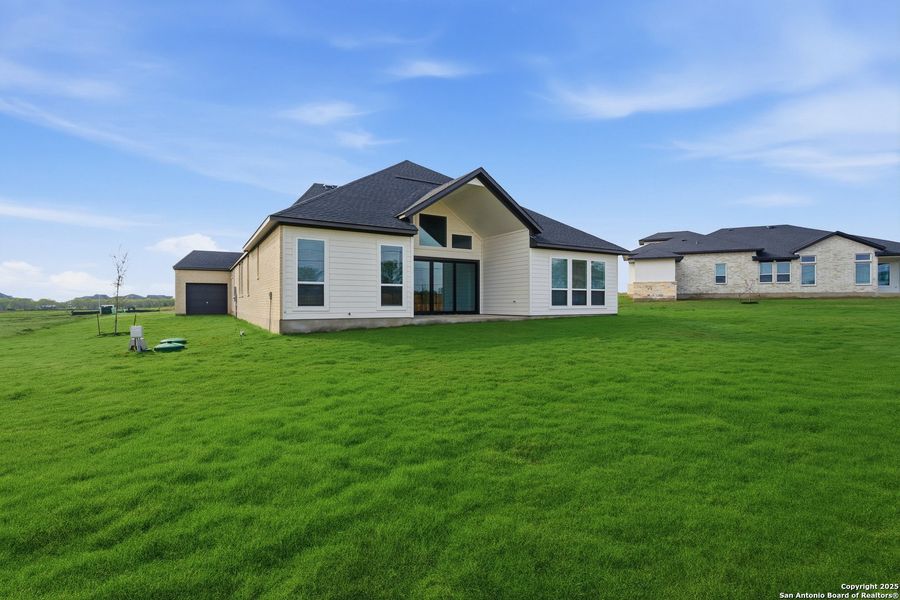 Exterior details and patio area of a home in Sienna Lakes, San Antonio (Image 31).