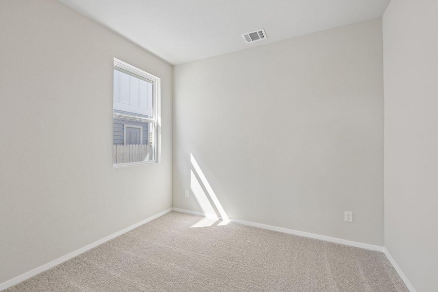 Spacious, unfurnished interior of a new home in Harvest Ridge, Elgin (Image 20).