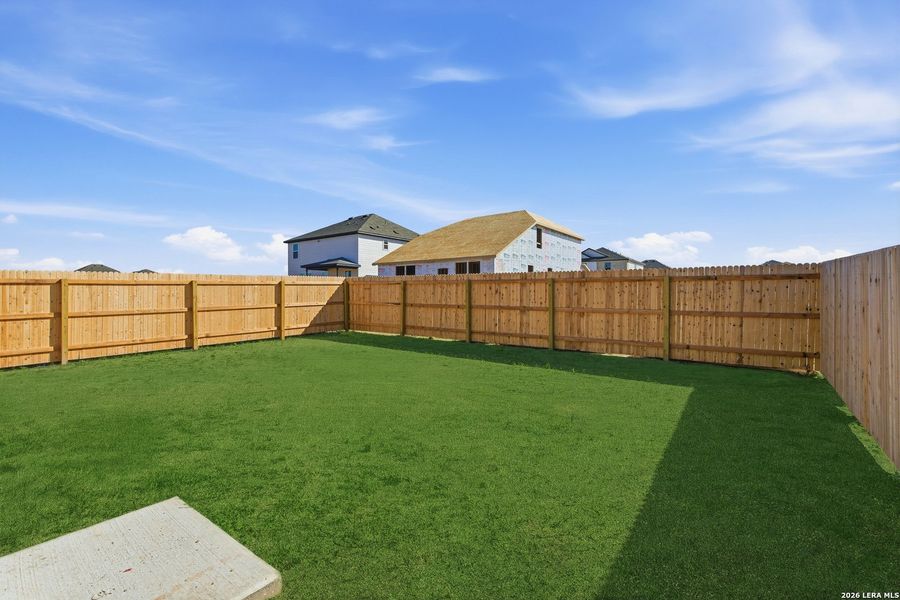 Exterior details and patio area of a home in Horizon Ridge, San Antonio (Image 3).