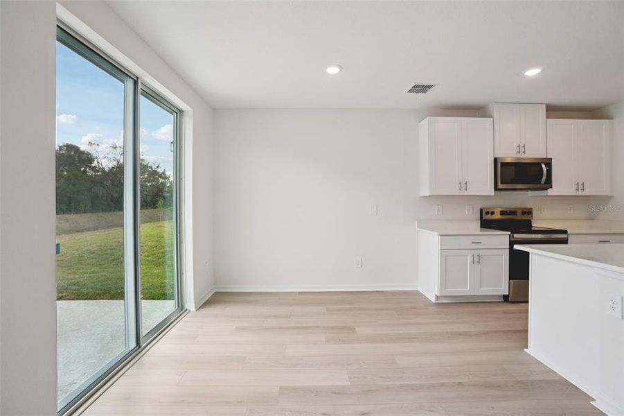 Spacious, unfurnished interior of a new home in Leyland Preserve - Classic Series, Brooksville (Image 32).